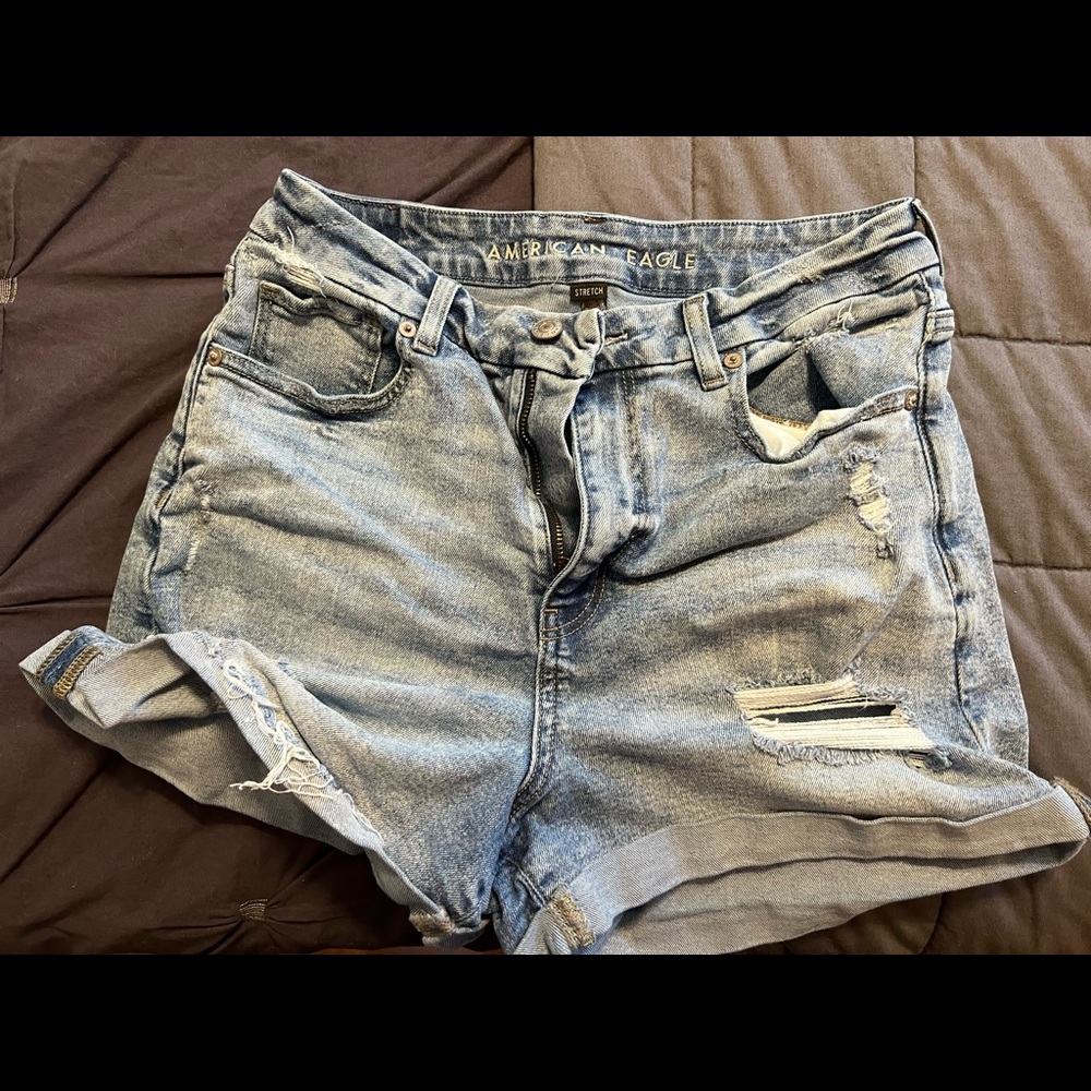 MUST GO BY 8/11: American Eagle denim mom shorts